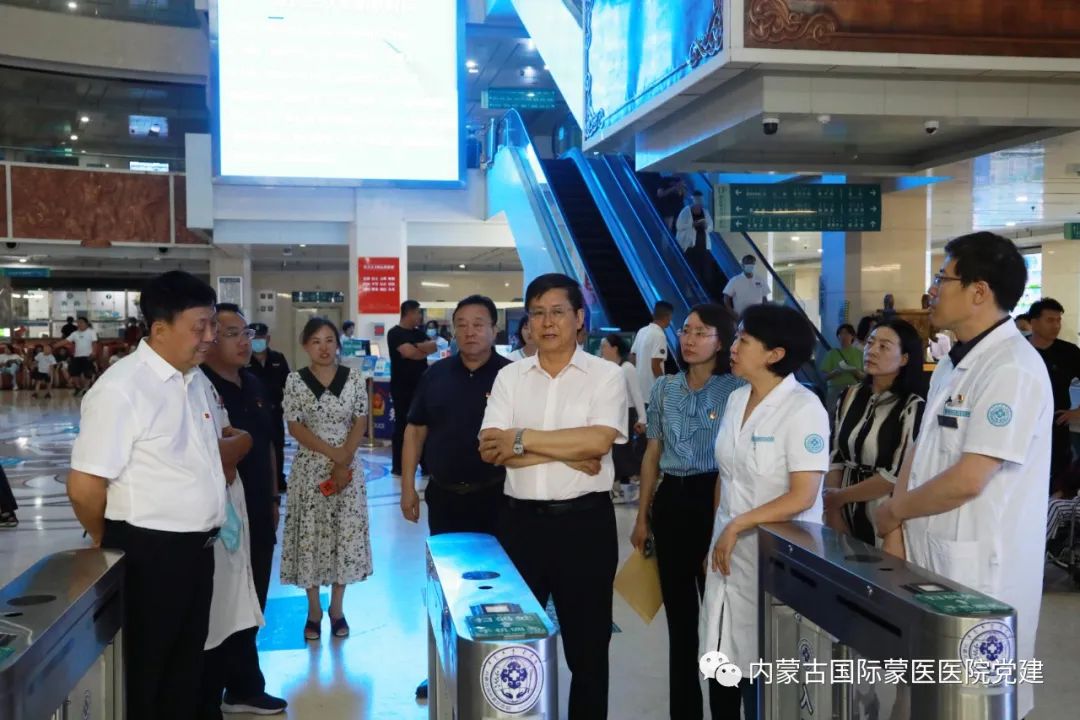 自治區(qū)衛(wèi)生健康委黨組成員、副主任、一級巡視員伏瑞峰一行調(diào)研指導(dǎo)我院主題教育工作