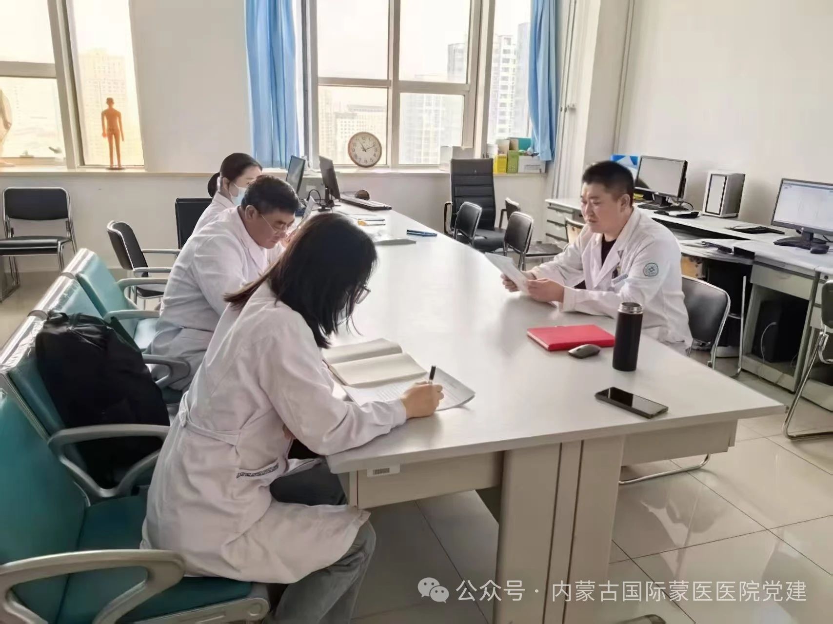 【深入貫徹中央八項(xiàng)規(guī)定精神學(xué)習(xí)教育】內(nèi)蒙古自治區(qū)國際蒙醫(yī)醫(yī)院各黨支部召開黨員大會(huì)開展專題學(xué)習(xí)